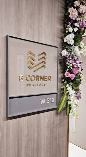 8 CORNER REALTORS