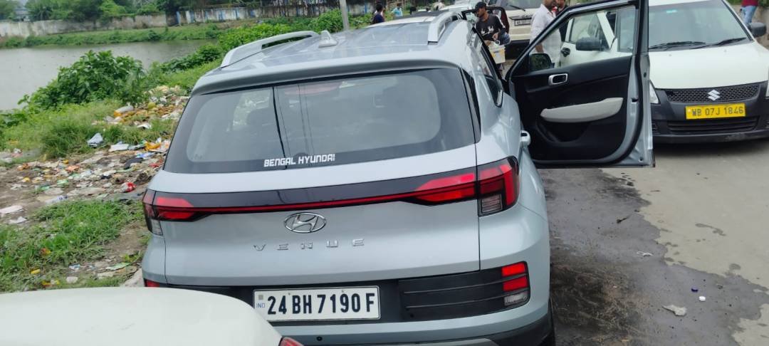 Kolkata Raj self drive car Rental